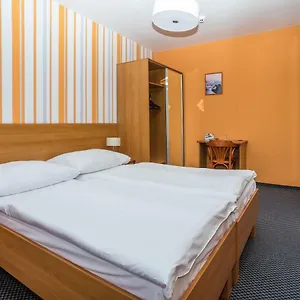 Hotel Bridge, Praha