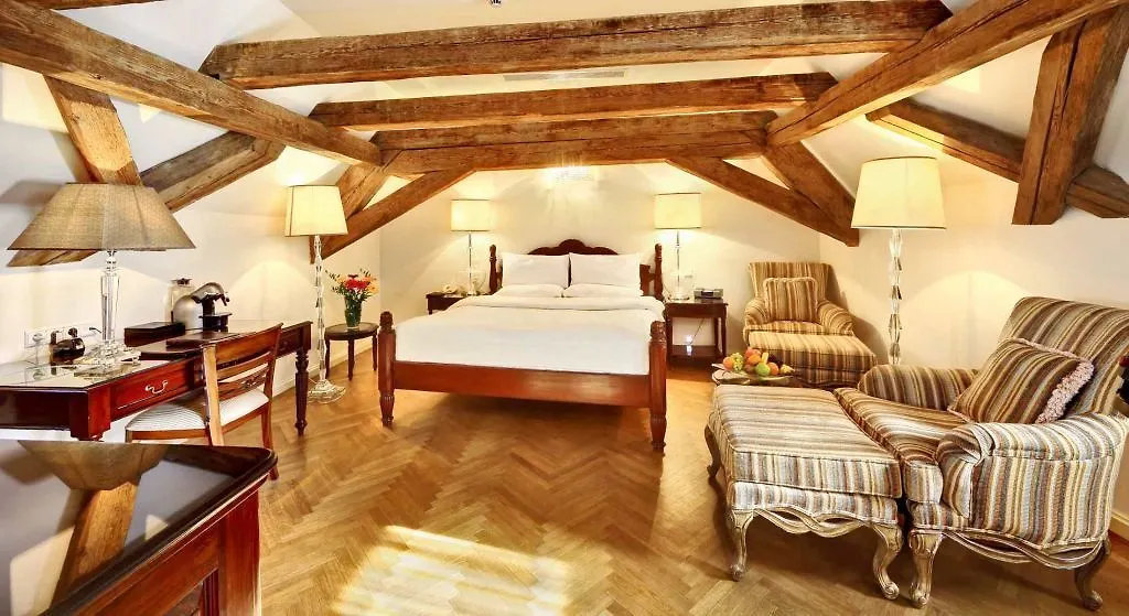 The Dominican Prag 4*,