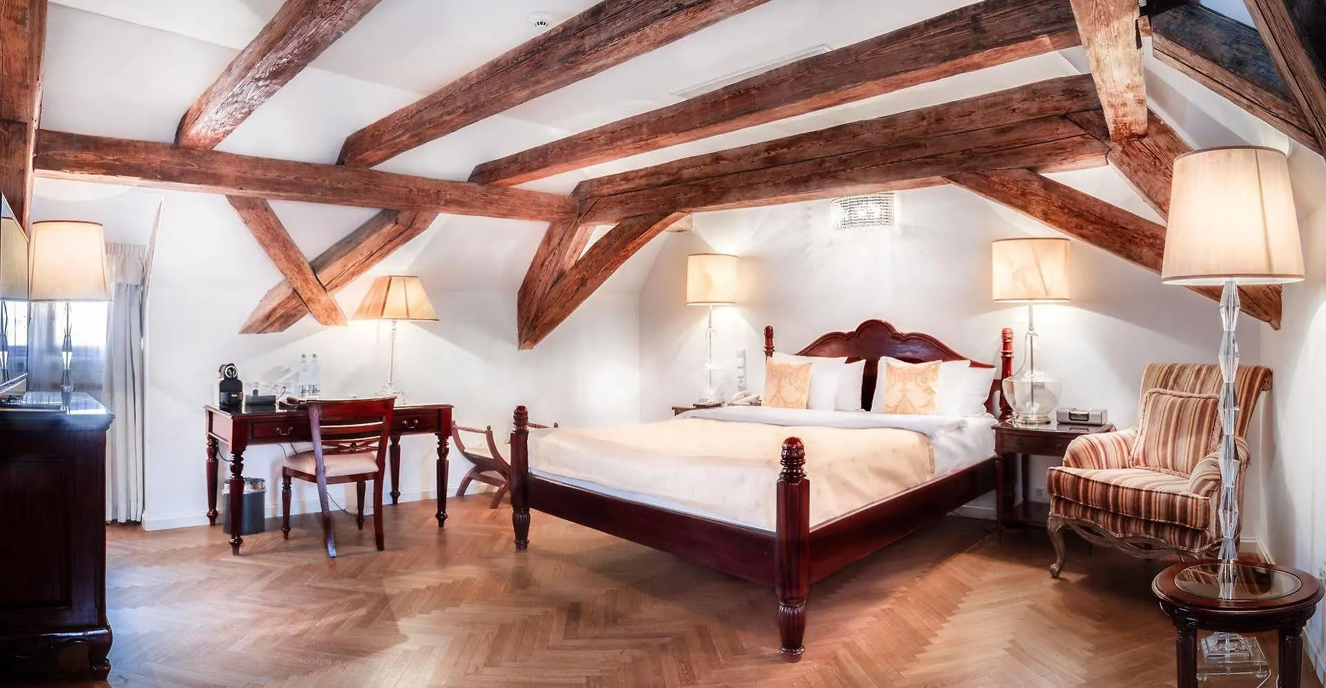The Dominican Praag 4*,